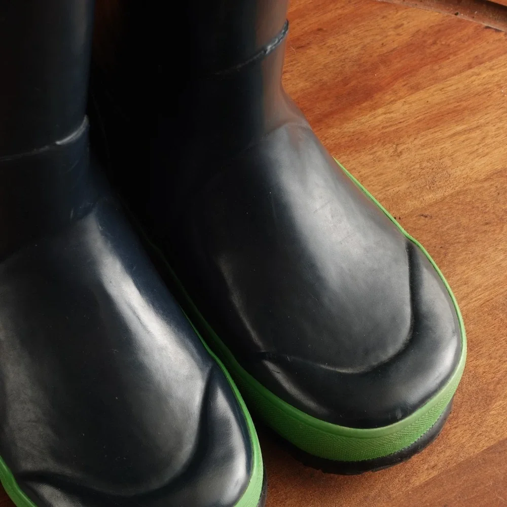 Bogs Rain Boots Youth Size 12 BLK Waterproof Pull On Chore Outdoor Utility Flat